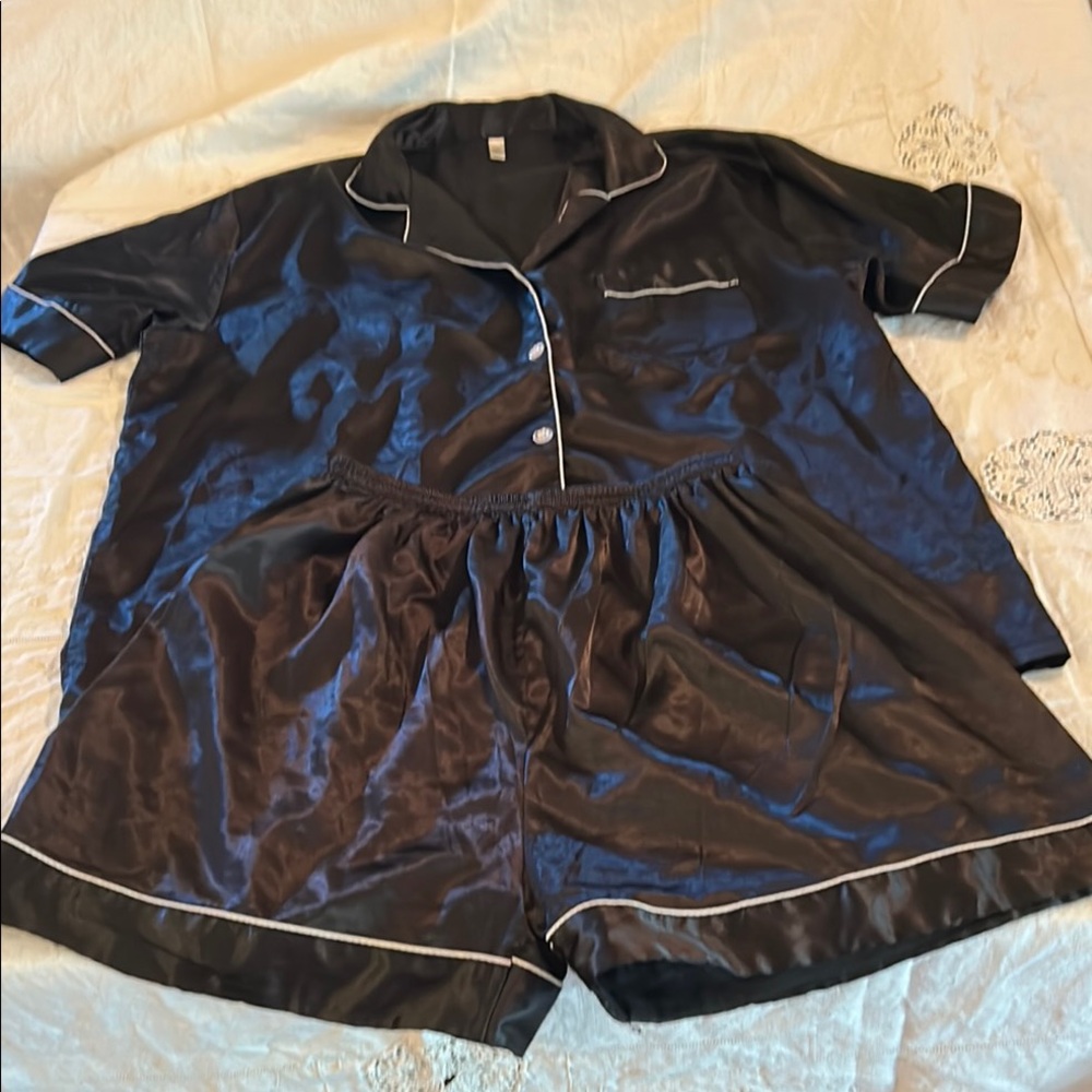 Black Satin Pajama Set with Short Sleeves sz L